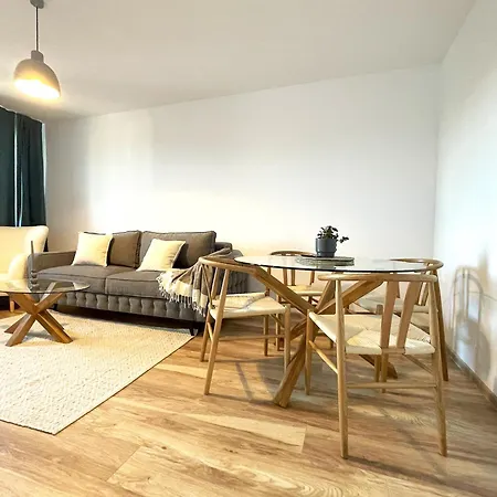 Skyline Retreat - Luxury Living *