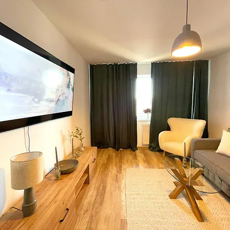 Skyline Retreat - Luxury Living *